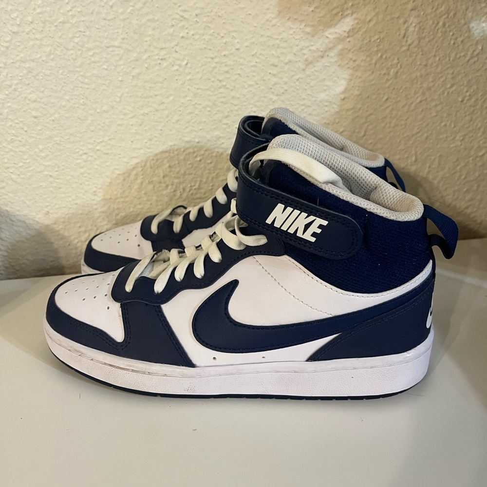nike court borough